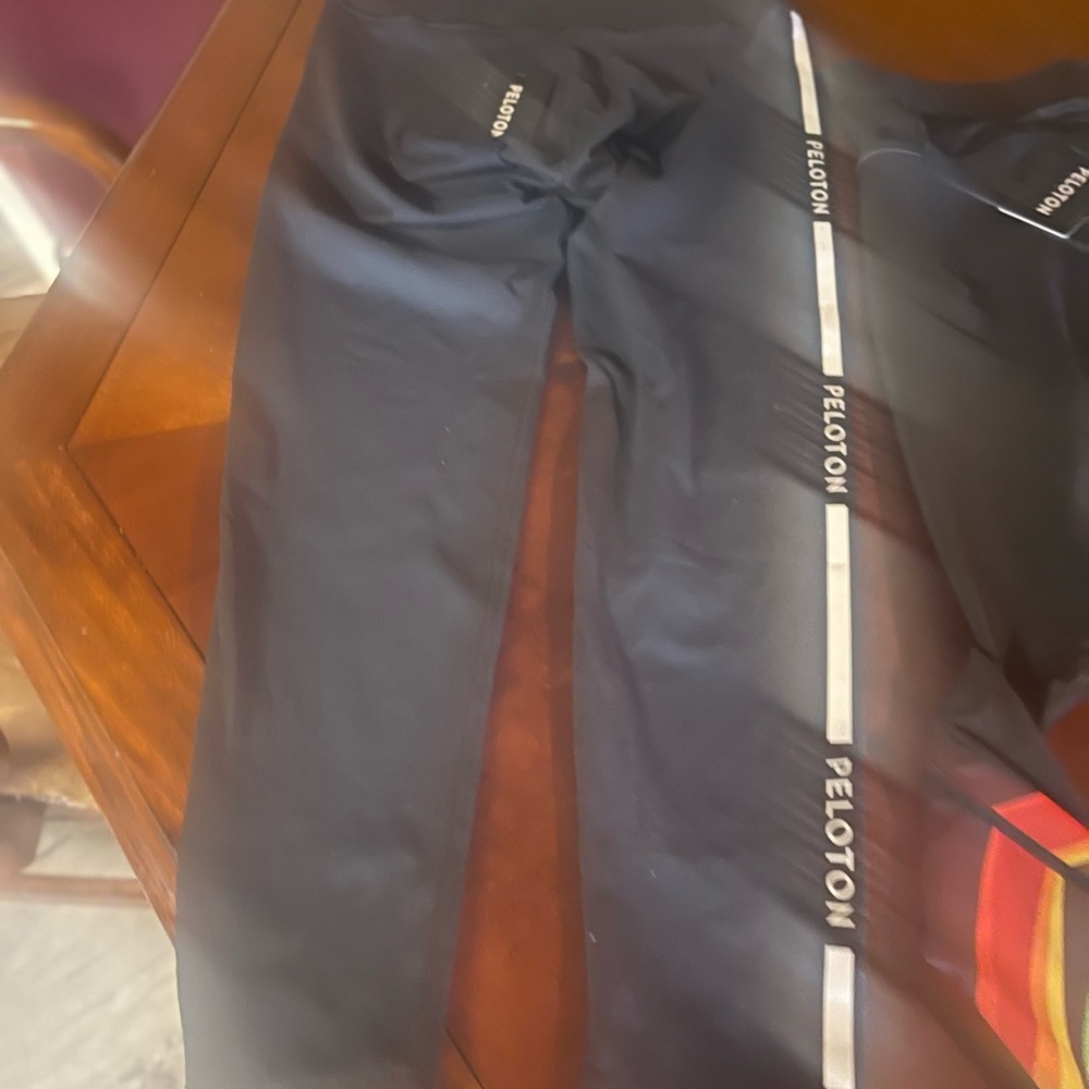 Medium new peleton work out pants - Picture 4 of 4